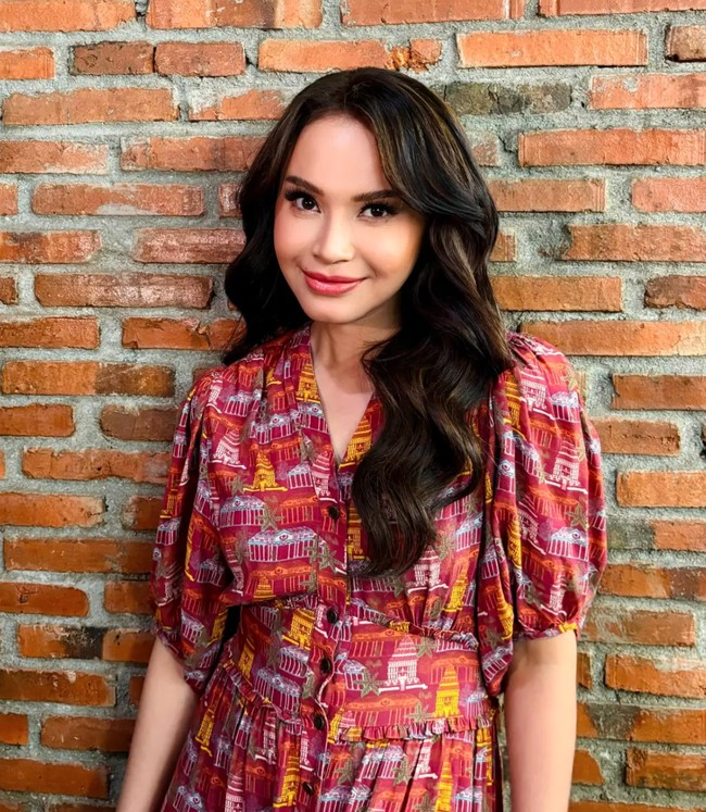 Unggahan terbaru penyanyi Rossa di Instagramnya kembali curi atensi. Wanita 47 tahun itu memamerkan penampilan terbarunya usai berhasil menurunkan berat badan. Foto: Instagram/@itsrossa910