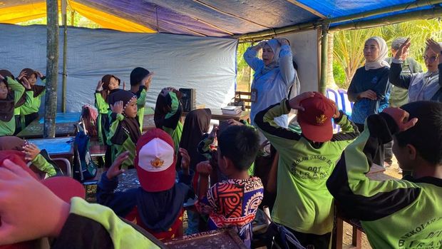 SD Filial Berau yang viral karena siswa belajar di bawah terpal.