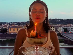 Selena Gomez Komentari Fans yang Obsesi Sama Penampilannya di Usia 20-an