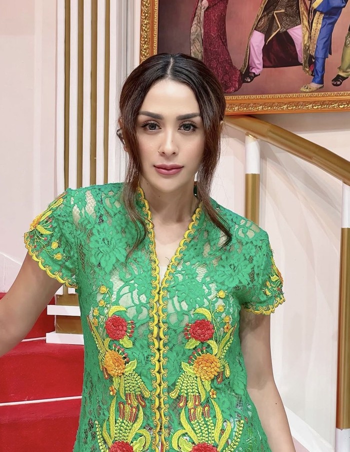 Serunya Selvi Kitty saat Jajan Es Krim hingga Hangout di Beach Club