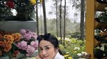 Serunya Selvi Kitty saat Jajan Es Krim hingga Hangout di Beach Club