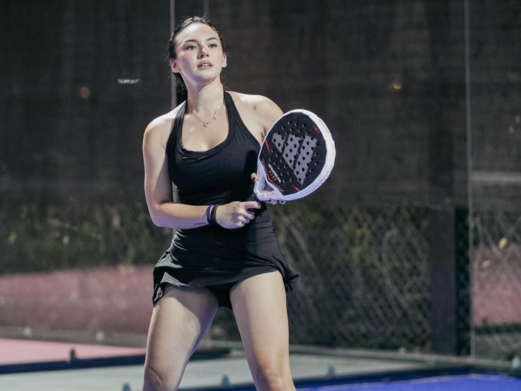 Gaya Energik Shafa Harris Debut Main Padel