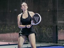 Gaya Energik Shafa Harris Debut Main Padel