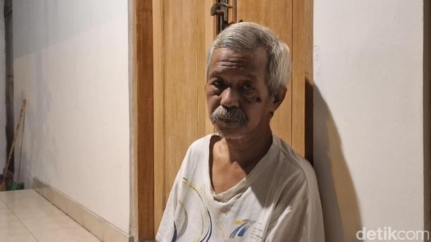 Susilo Nugroho atau Den Baguse Ngarso saat ditemui di kediamannya Mantrijeron, Kota Jogja, Jumat (24/7/2026). Susilo Nugroho atau Den Baguse Ngarso saat ditemui di kediamannya Mantrijeron, Kota Jogja, Jumat (24/7/2026).