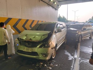 Tabrakan Beruntun 4 Mobil di Tol JORR Dipicu Rem Mendadak