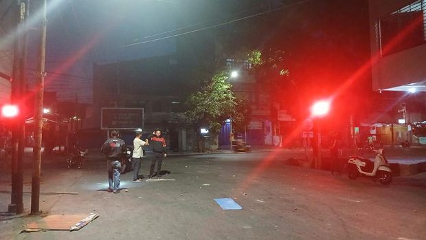 Tawuran antara geng motor dan warga terjadi di Bontoala, Makassar.