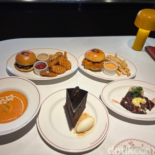 Nikmatnya Steak hingga Kue Cokelat 20 Lapis di Resto Coach Pertama di Dunia