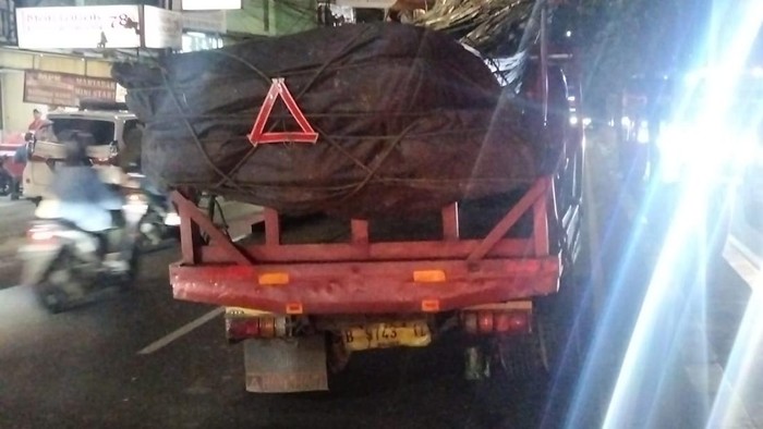 Truk Rusak di Ciputat, Tangsel