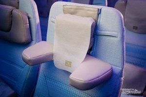Bukan Sandaran Kepala Biasa, Emirates Janji Bikin Penumpang Cepat Tidur di Pesawat