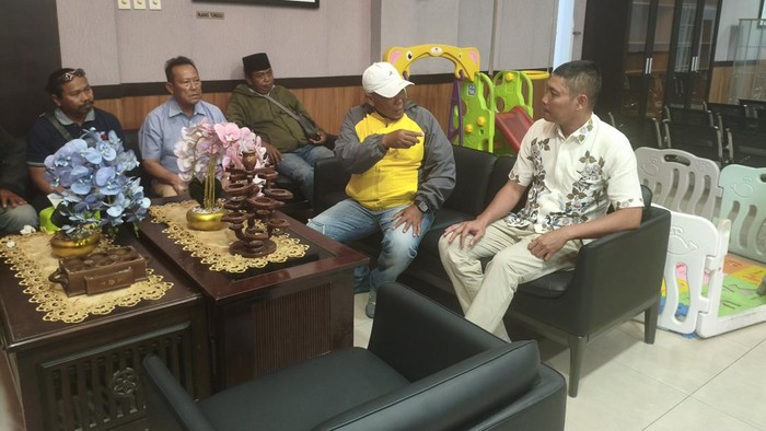 Warga Damarsi datangi Kejari Sidoarjo