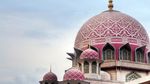 Pesona Masjid Pink Cantik yang Seolah Mengapung di Danau Putrajaya