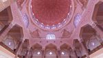 Pesona Masjid Pink Cantik yang Seolah Mengapung di Danau Putrajaya