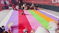 Bayi Semangat Ikut Lomba Merangkak, Ternyata Ini Tahapan Penting Tumbuh Kembang