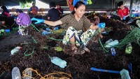 Proses pengeringan hasil panen masih dilakukan secara tradisional dengan mengandalkan sinar matahari. ANTARA FOTO/M Risyal Hidayat