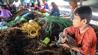 Petani mengaku cuaca yang tidak menentu selama proses pascapanen menjadi tantangan utama dalam menjaga kualitas rumput laut. ANTARA FOTO/M Risyal Hidayat