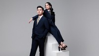 Mereka juga foto dengan sama-sama memakai jas. Make up look keduanya terlihat elegan. Foto: Instagram @deaaannisa / @fahreza.fikrim