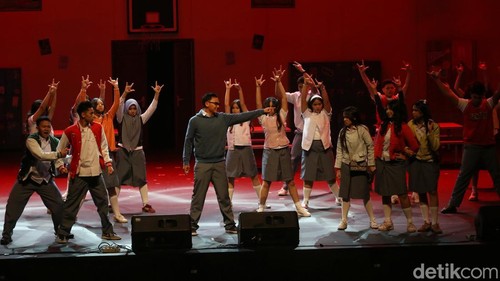 Drama musikal Skylite Musicals 2026 kembali digelar di Graha Bhakti Budaya, Taman Ismail Marzuki, Jakarta, Sabtu (25/7/2026). Pertunjukan tahunan ini diproduksi sepenuhnya oleh siswa SMA Labschool Kebayoran.