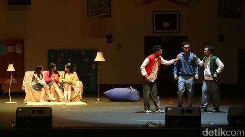 Drama musikal Skylite Musicals 2026 kembali digelar di Graha Bhakti Budaya, Taman Ismail Marzuki, Jakarta, Sabtu (25/7/2026). Pertunjukan tahunan ini diproduksi sepenuhnya oleh siswa SMA Labschool Kebayoran.