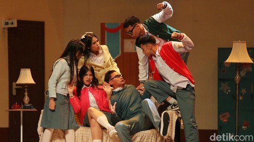 Drama musikal Skylite Musicals 2026 kembali digelar di Graha Bhakti Budaya, Taman Ismail Marzuki, Jakarta, Sabtu (25/7/2026). Pertunjukan tahunan ini diproduksi sepenuhnya oleh siswa SMA Labschool Kebayoran.