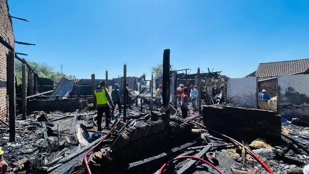 Dua rumah ludes terbakar di Kliwonan, Manding, Temanggung, Kondisi dua rumah ludes terbakar di Kliwonan, Manding, Temanggung, Sabtu (25/7/2026).