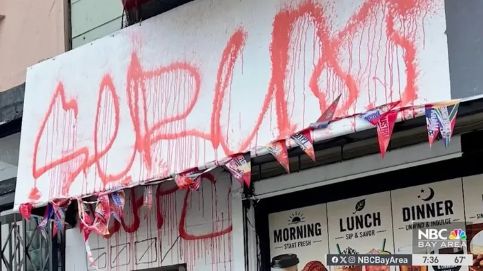 Duh! Gegara Pakai Foto AI untuk Menu, Restoran Ini Kena Vandalisme
