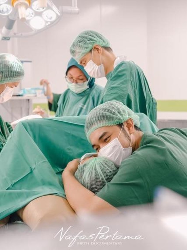 Fiki Naki Ultah ke-26, Istri Melahirkan di Hari Sama