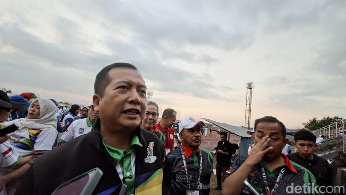 Gubernur NTB Lalu Muhamad Iqbal saat ditemui di GOR Turida Mataram usai penurunan Porprov NTB 2026, Sabtu (25/7/2026). (Foto: Ahmad Viqi/detikBali).