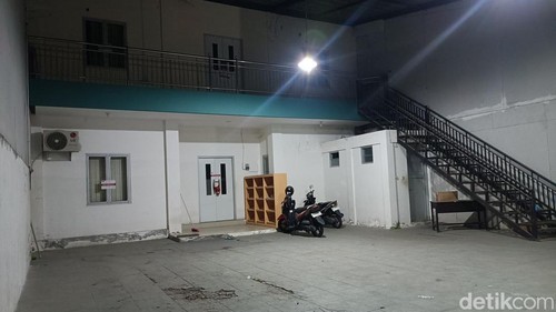 Kondisi kantor CV DKK di Prumahan Kodya Asri, Kota Mataram yang disegel KPK, Jumat (24/7/2026). (Foto : Abdurrasyid Efendi/detikBali).