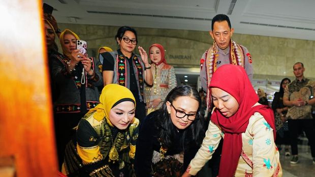 Kapolri dan Ketum Bhayangkari Tinjau Bazar KBN 2026