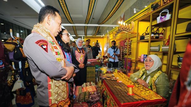 Kapolri dan Ketum Bhayangkari Tinjau Bazar KBN 2026