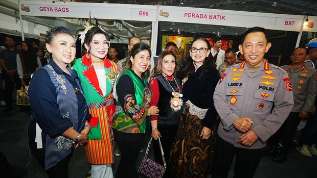 Kapolri dan Ketum Bhayangkari Tinjau Bazar KBN 2026