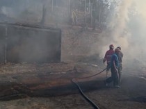 KDM Janji Bangun Lagi Rumah yang Terbakar di Kampung Adat Ciptamulya