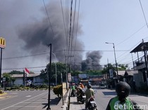 Pabrik Pengolah Tulang Hewan di Taman Sidoarjo Terbakar Hebat