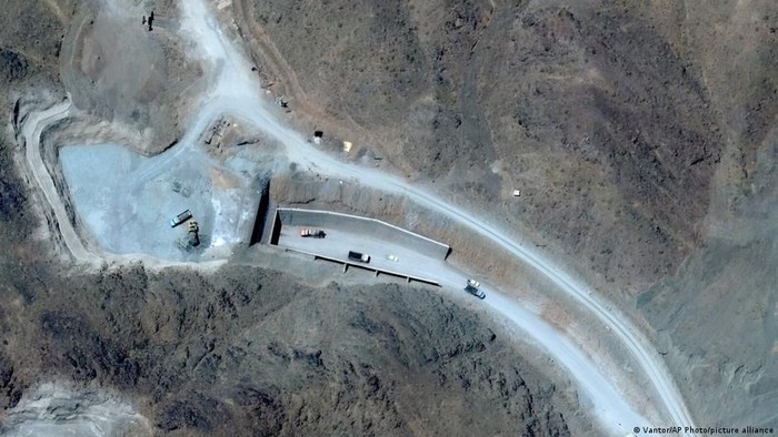 Kenapa Trump Membidik Gunung Pickaxe Iran?