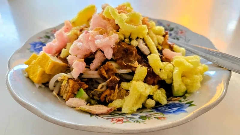 5 Kuliner Nonhalal Paling Legendaris di Bandung, Ada Mie hingga Sate Babi!
