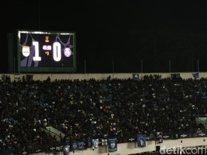 Momen Hangat Bobotoh-Aremania Satu Tribun di Piala Presiden 2026