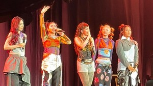 Selanjutnya, Marbles langsung menampilkan penampilan terbaik mereka dari lagu debutnya, Hompimpa. Foto: Pingkan/detikcom