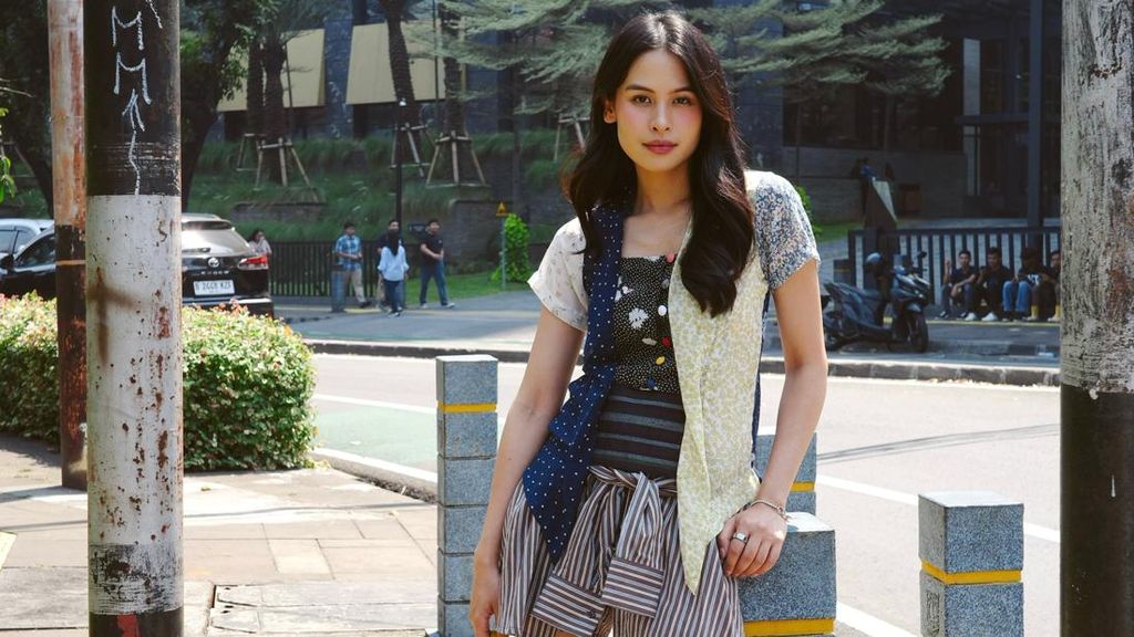 Bisa Dicontoh, Maudy Ayunda Mix and Match Kebaya