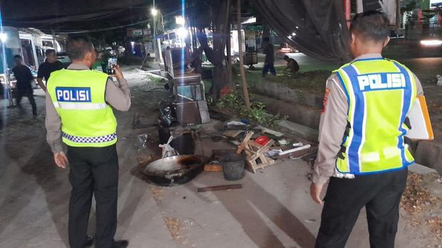Mobil Calya tabrak lari motor dan gerobak pedagang di Pemalang, Kamis (24/7/2026) malam. Mobil Calya tabrak lari motor dan gerobak pedagang di Pemalang, Kamis (24/7/2026) malam.