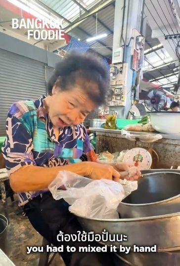 Jualan Selama 40 Tahun, Penjual Es Krim Kelapa Ini Tak Pernah Ganti Resep