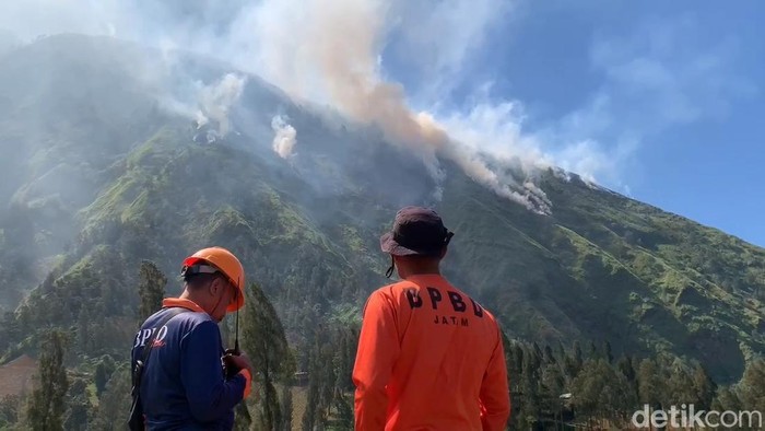 Pegunungan Bromo Terbakar