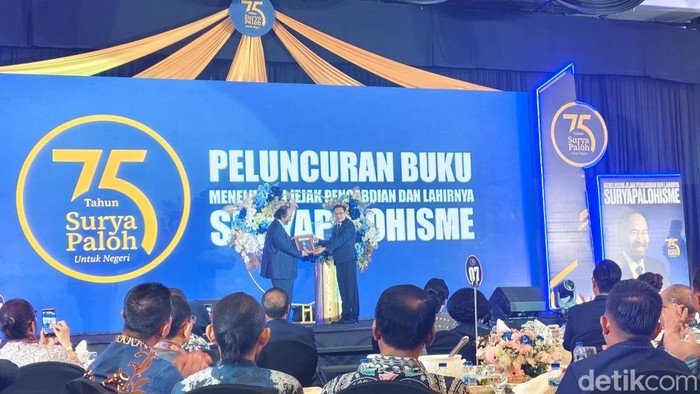 Ketua DPW NasDem Sumut meluncurkan buku Menelusuri Jejak Pengabdian dan Lahirnya Suryapalohisme”