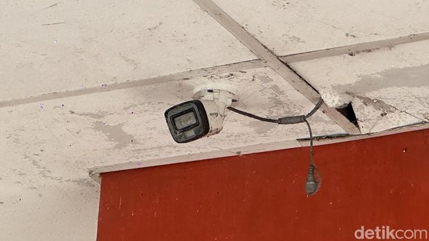 Penampakan CCTV dekat TKP Ketua DPRD Bone Andi Tenri Walinonong diduga menganiaya staf Yuli Nofita Sari. Penampakan CCTV dekat TKP Ketua DPRD Bone Andi Tenri Walinonong diduga menganiaya staf Yuli Nofita Sari.