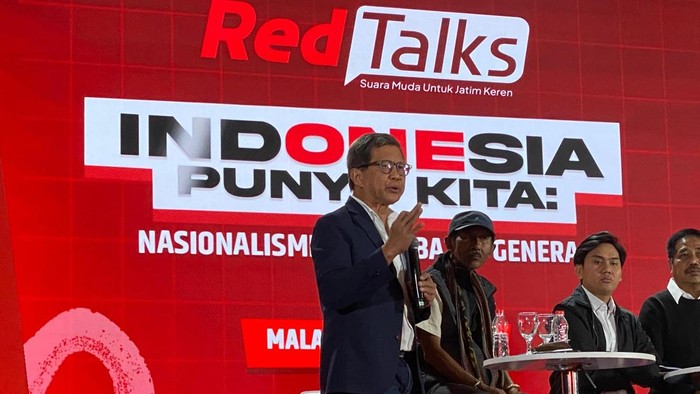 Pengamat politik Rocky Gerung menjadi salah satu pembicara RedTalks di MCC, Kota Malang