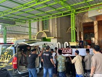 Haru Iringi Pemulangan Jenazah PMI Asal Lamongan Korban Laka Kerja