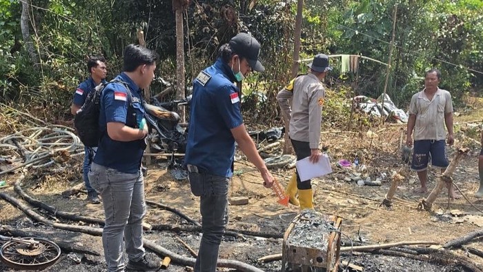 Polisi melakukan penyelidikan sumur minyak ilegal yang terbakar di perbatasan Muba - Muratara