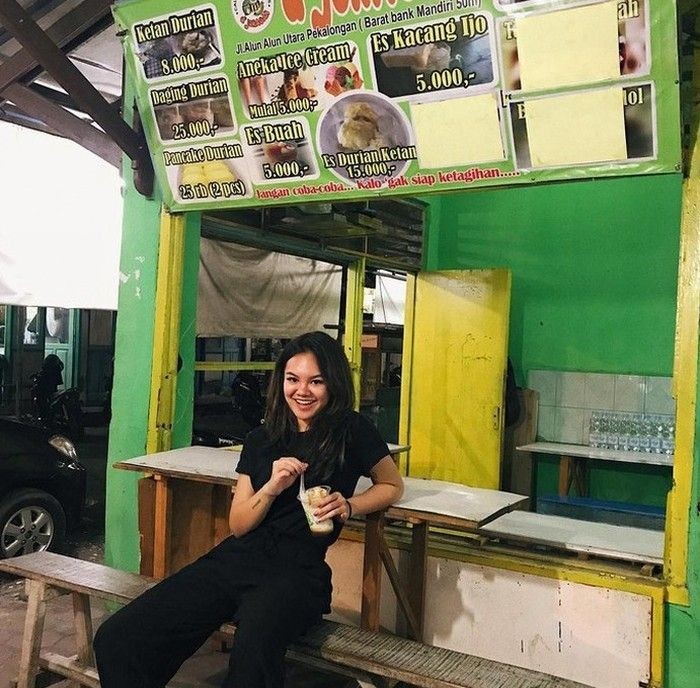 Potret Cantik Shafa Harris saat Ngeteh hingga Makan Sandwich Keju