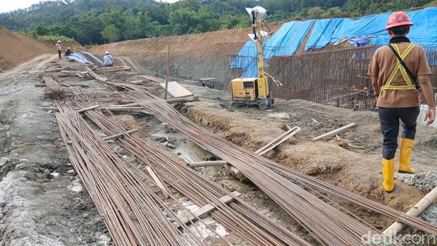 Proses Pembangunan Bendungan Cabean Blora Proses pembangunan Bendungan Cabean di Todanan, Blora.
