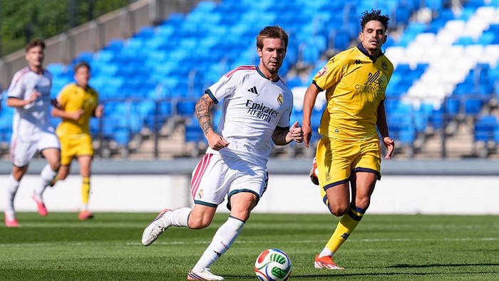 VALDEBEBAS, SPAIN - JULY 24: Franco Mastantuono of Real Madrid CF plays the ball during the Real Madrid training session held in collaboration with A.D. Alcorcon at Alfredo Di Stefano stadium on July 24, 2026, in Valdebebas, Madrid, Spain. (Photo By Dennis Agyeman/Europa Press via Getty Images)