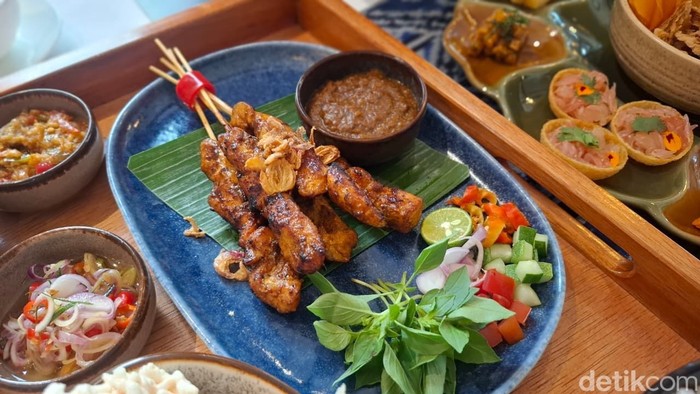 Jelajah Kuliner Indonesia Autentik Lewat Rijstaffel di Restoran Bersejarah Ini